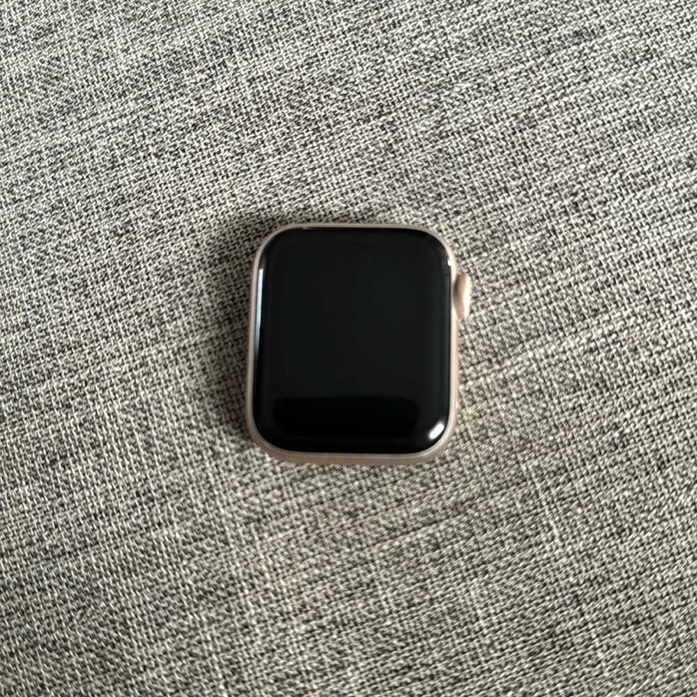 Apple Watch Series 4 40mm Aluminum- Rose Gold